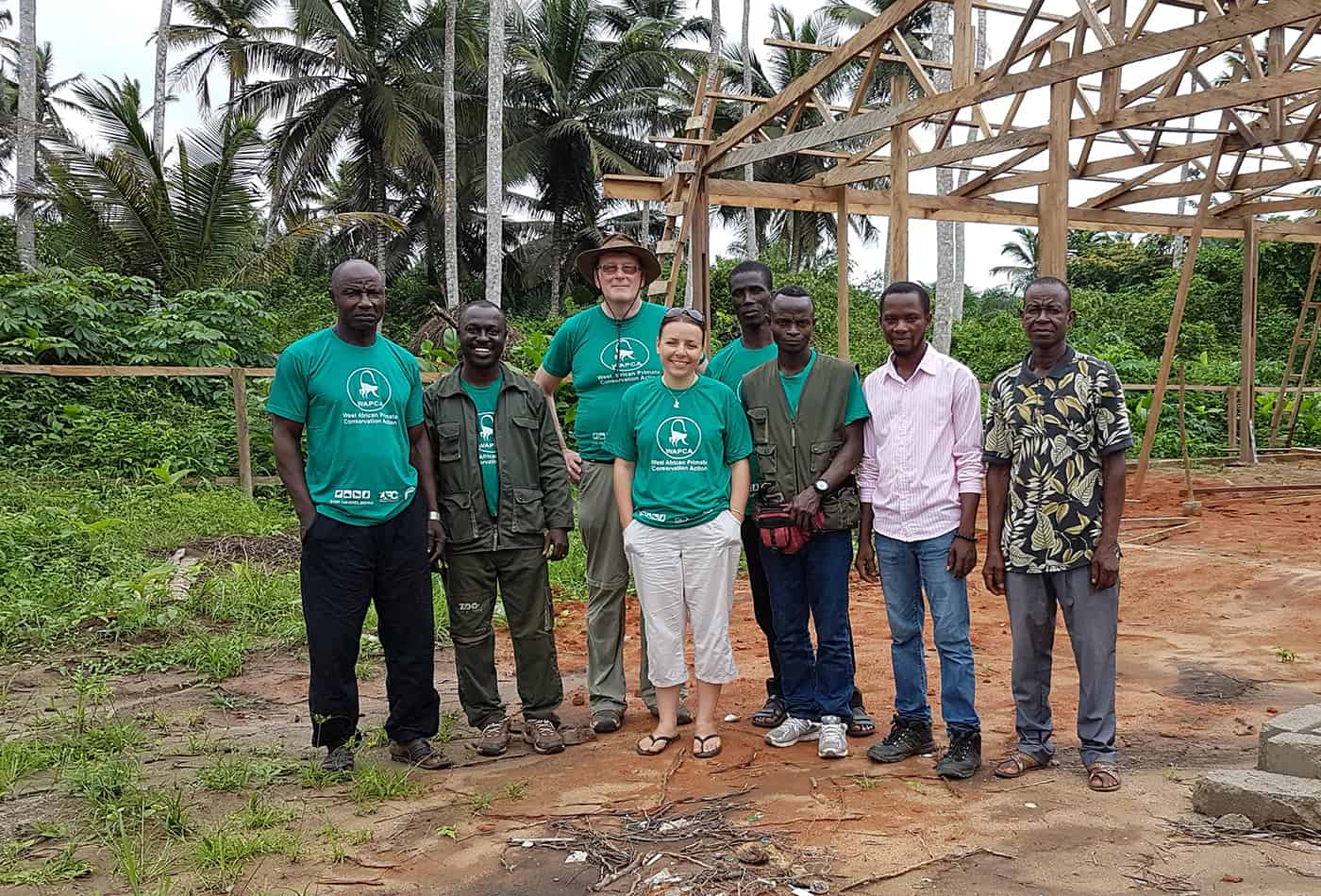 Zoodirektor Dr. Klaus Wünnemann (3.v.l.) gemeinsam mit dem WAPCA-Team in Ghana. Andrea Dempsey (Mitte) koordiniert das Projekt direkt vor Ort. (Foto: K.W./Zoo Heidelberg)